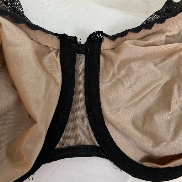 Wacoal “Reveal” lace underwire bra unlined style 851115 black with nude lining - Picture 7 of 12